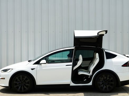Used 2022 Tesla Model X image 52