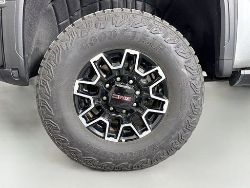Used 2024 GMC Sierra 2500 AT4X AWD/4WD image 32