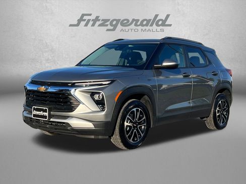 Used 2025 Chevrolet TrailBlazer LT AWD/4WD image 2