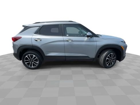 Certified 2025 Chevrolet TrailBlazer LT w/ Driver Confidence Package FWD image 9