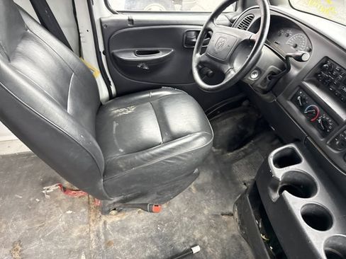 Used 2001 Dodge B1500 image 15