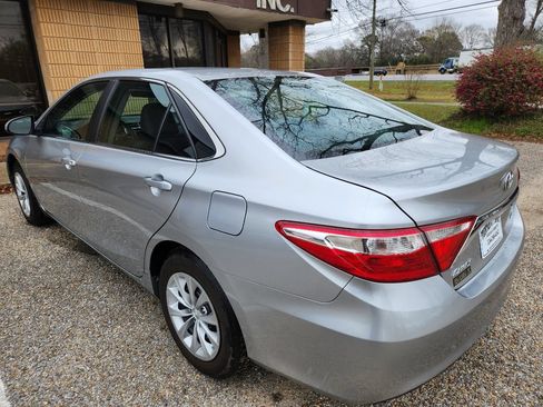 Used 2016 Toyota Camry LE FWD image 5
