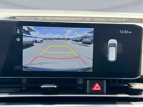 Used 2025 Kia Carnival FWD image 23