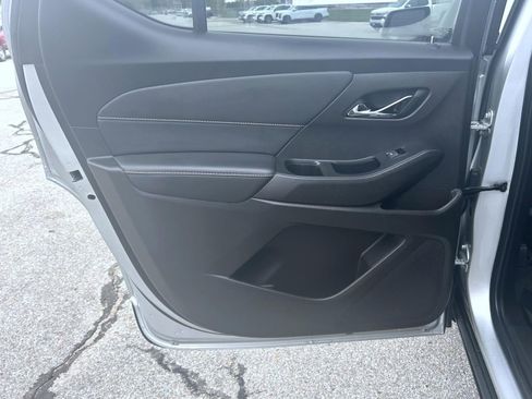 Used 2021 Chevrolet Traverse LT image 17