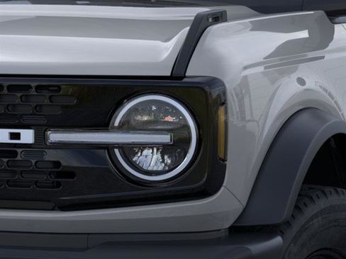 New 2026 Ford Bronco Outer Banks w/ Black Appearance Package image 23