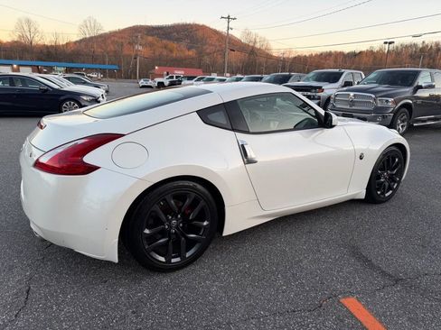 Used 2017 Nissan 370Z Touring image 7
