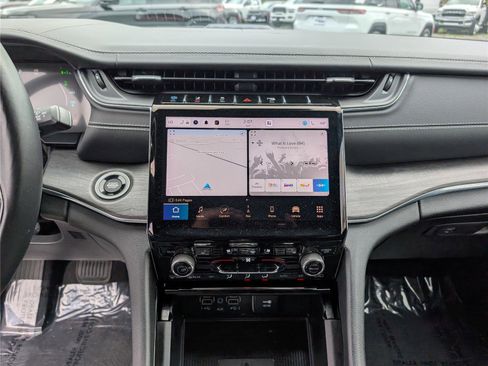 Used 2023 Jeep Grand Cherokee Overland w/ Advanced Protech Group III image 18