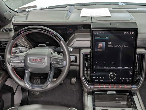 Certified 2025 GMC Yukon AT4 Ultimate AWD/4WD image 5