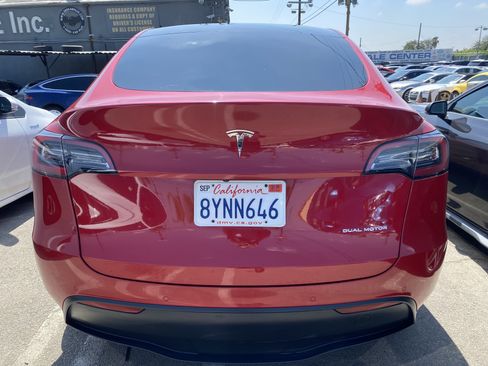 Used 2021 Tesla Model Y Long Range AWD/4WD image 10