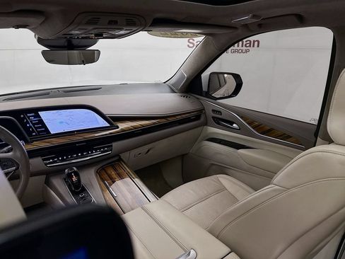 Used 2022 Cadillac Escalade ESV Sport Platinum w/ Heavy-Duty Trailer Package AWD/4WD image 28