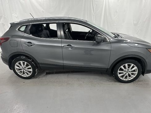 Used 2021 Nissan Rogue Sport SV w/ Technology Package image 2