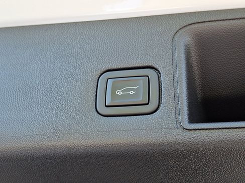 Used 2022 GMC Terrain SLE w/ Driver Convenience Package image 29