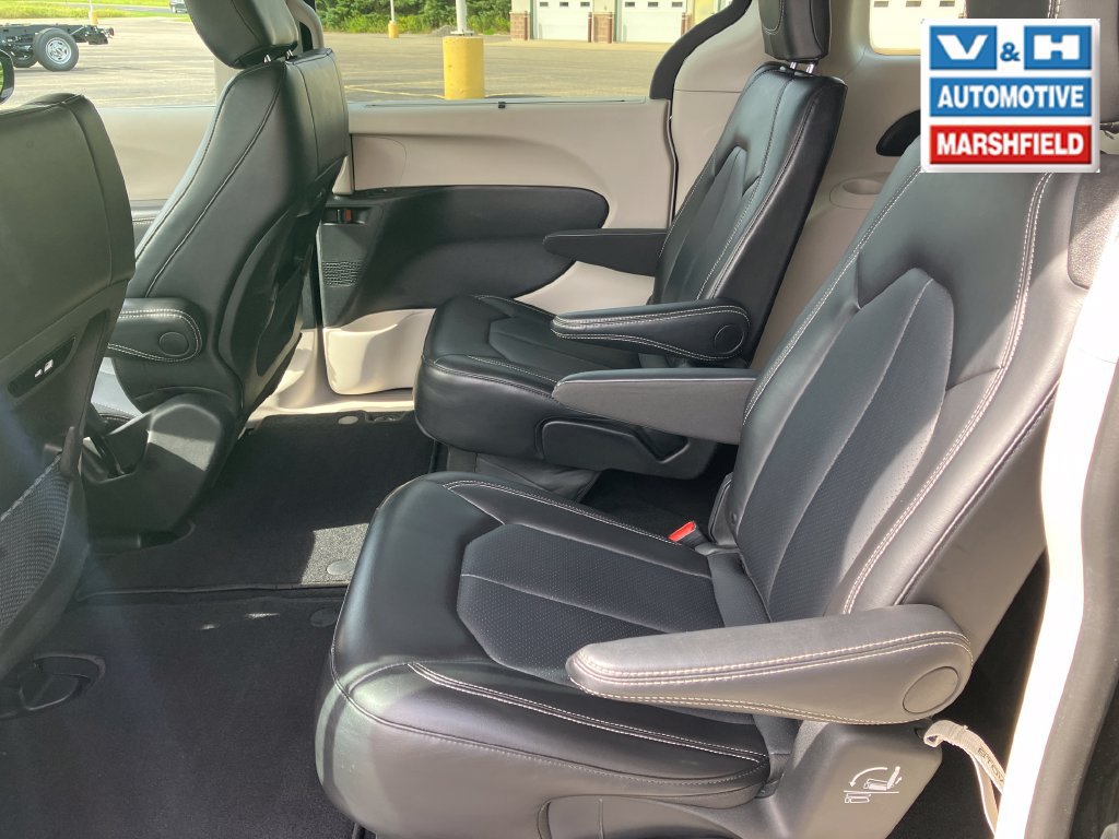 Used 2024 Chrysler Pacifica Touring-L FWD image 21