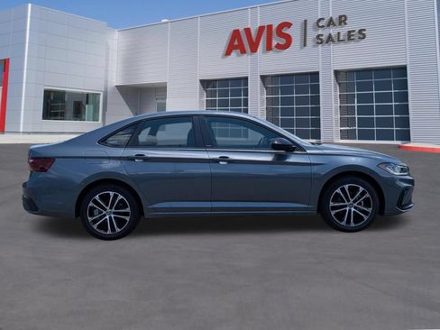 Used 2025 Volkswagen Jetta Sport FWD image 4