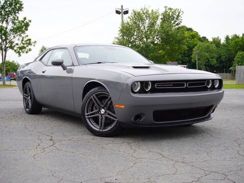 Used 2019 Dodge Challenger SXT RWD image 1
