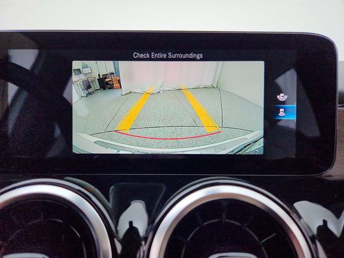 Certified 2022 Mercedes-Benz GLB 250 4MATIC w/ Premium Package Lite image 18