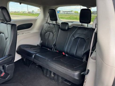 Used 2020 Chrysler Voyager Lxi FWD image 12