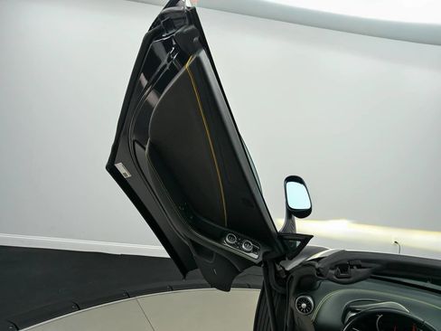 Used 2016 McLaren 650S Spider RWD image 28
