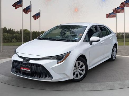Used 2021 Toyota Corolla LE FWD image 3