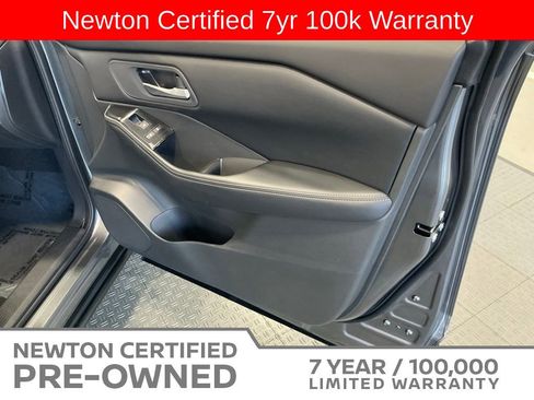 Used 2025 Nissan Rogue SV FWD image 39