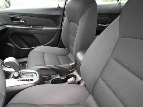 Used 2016 Chevrolet Cruze LT FWD image 10