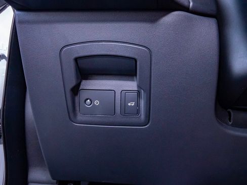 New 2026 Land Rover Range Rover Velar Dynamic SE image 11