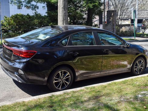 Used 2022 Kia Forte LXS FWD image 9