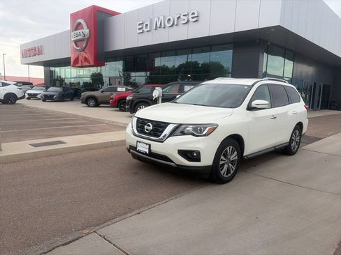 Used 2020 Nissan Pathfinder SV FWD image 1