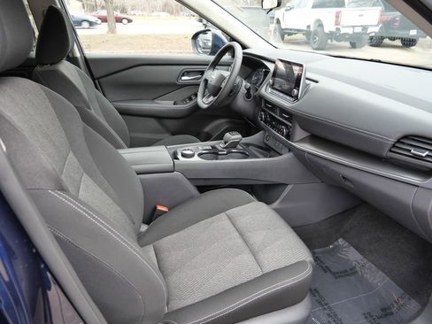 Used 2025 Nissan Rogue SV AWD/4WD image 14
