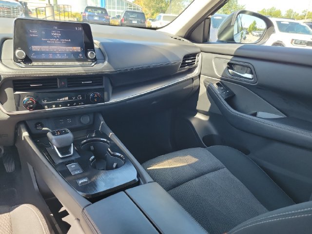 Used 2025 Nissan Rogue SV FWD image 28