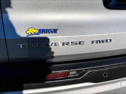 Used 2025 Chevrolet Traverse LT image 30