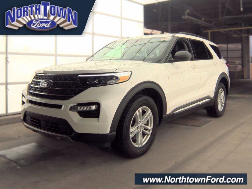 Used 2024 Ford Explorer XLT w/ Equipment Group 202A AWD/4WD image 1