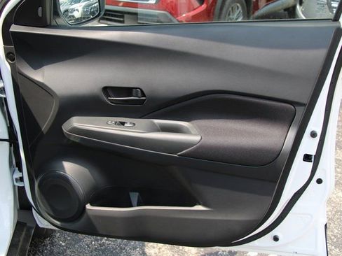 New 2025 Nissan Kicks Play S image 29