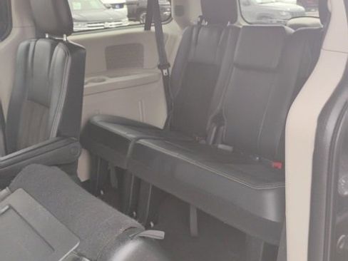 Used 2019 Dodge Grand Caravan SXT image 11