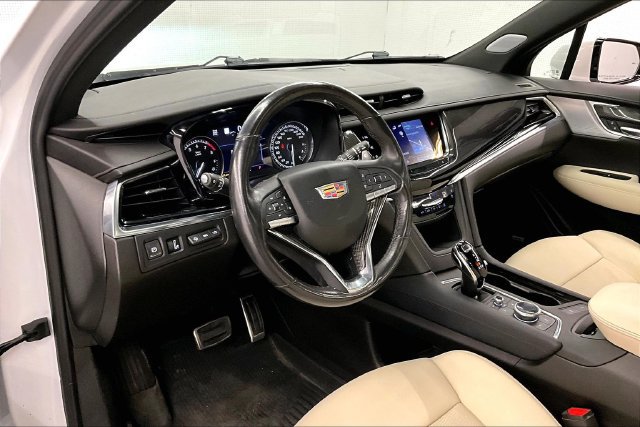 Used 2024 Cadillac XT6 Sport w/ Technology Package AWD/4WD image 16