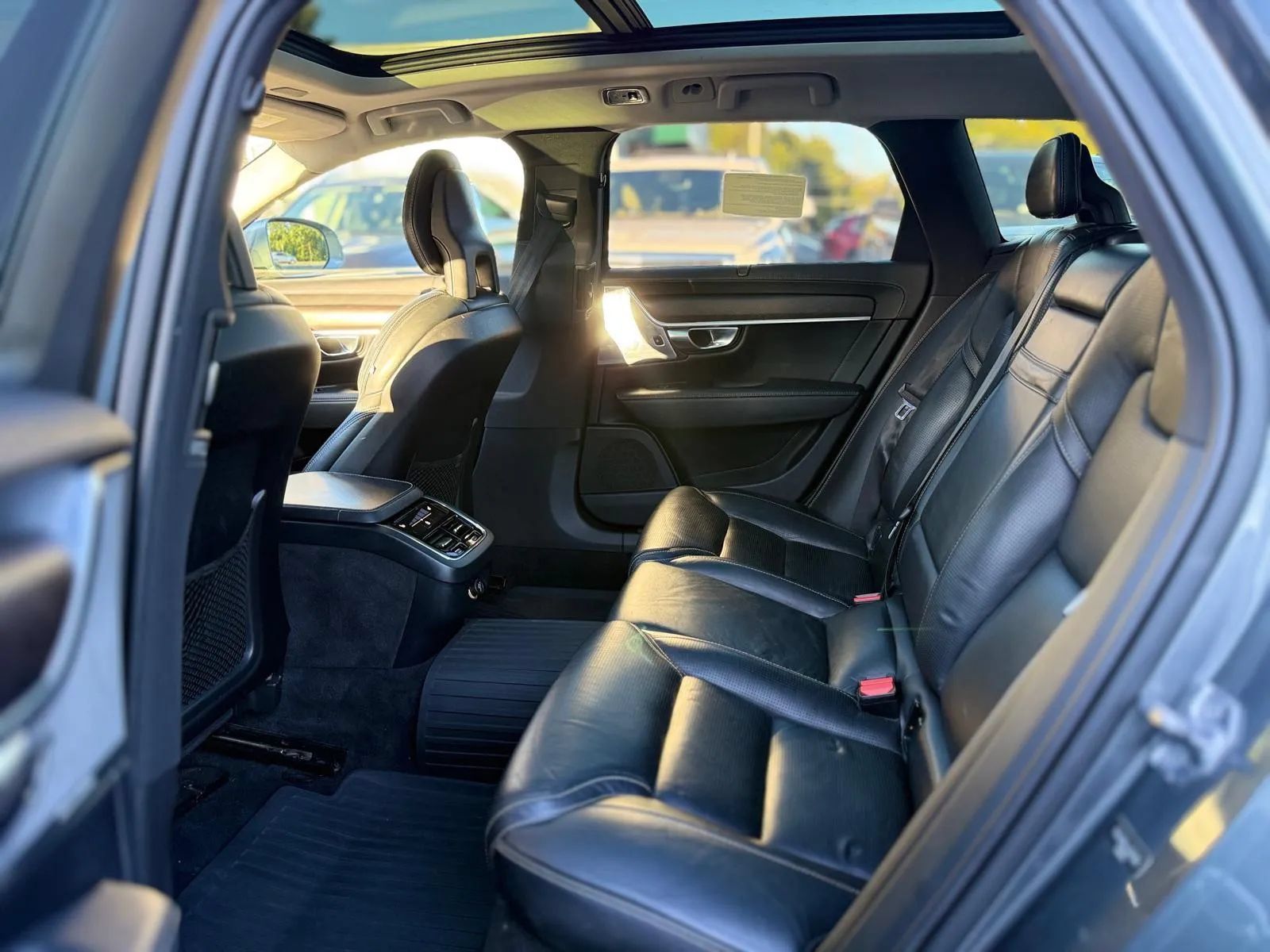 Used 2018 Volvo V90 T6 Cross Country w/ Convenience Package AWD/4WD image 13
