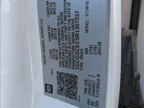 Used 2024 Chevrolet Colorado LT RWD image 16