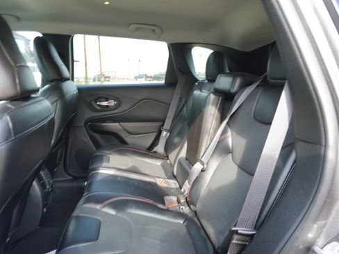 Used 2022 Jeep Cherokee Trailhawk w/ Sound & Nav Group AWD/4WD image 4
