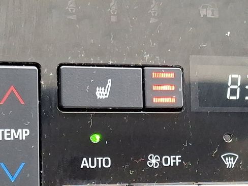 Used 2021 Toyota Avalon XLE image 25