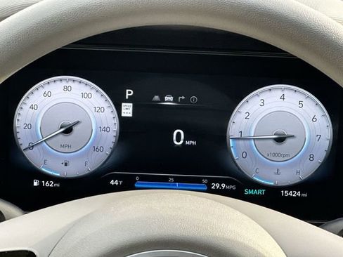 Used 2024 Hyundai Elantra SEL image 12