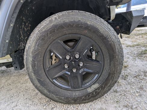 Used 2022 Jeep Gladiator Sport image 10