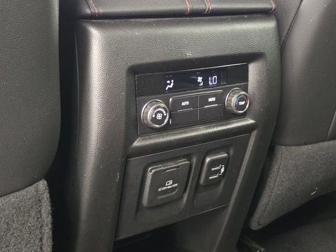 Used 2024 Chevrolet Traverse RS FWD image 32