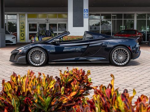 Used 2016 McLaren 675LT Spider image 7