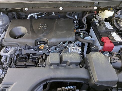 Used 2022 Toyota RAV4 LE image 39