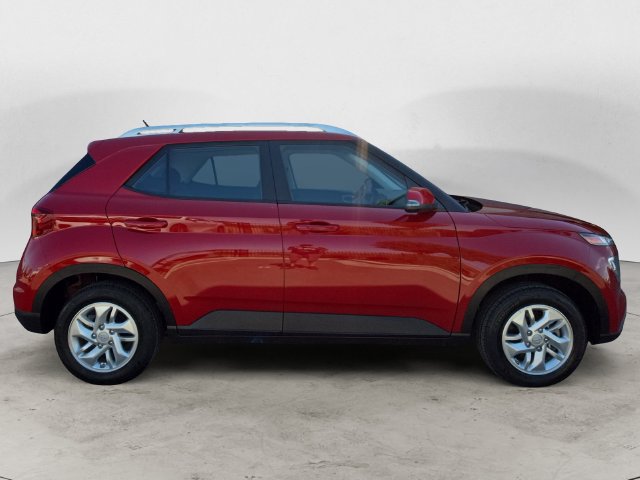 Used 2023 Hyundai Venue FWD image 4