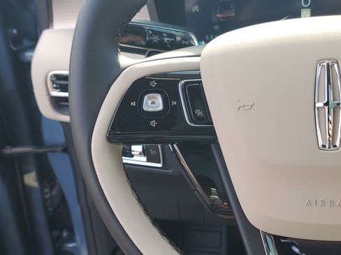 New 2026 Lincoln Corsair Premiere image 17