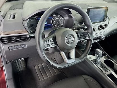 Used 2024 Nissan Altima 2.5 SV FWD image 40