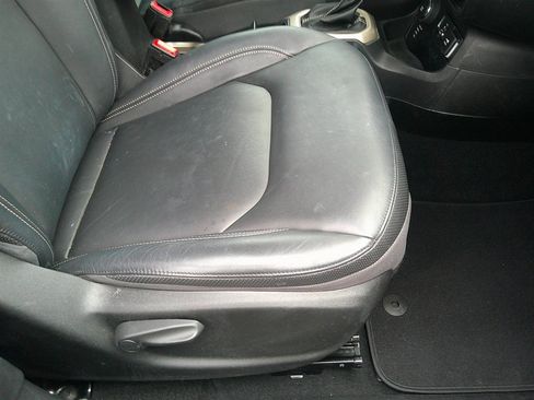 Used 2016 Jeep Renegade Limited w/ Safety & Security Group image 18