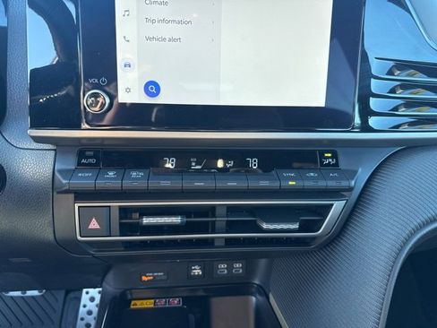 Used 2025 Toyota Camry SE image 16