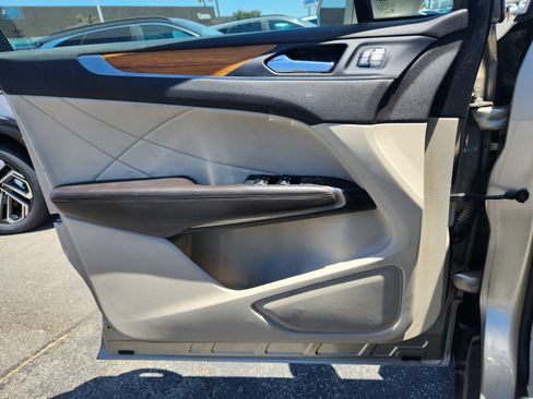 Used 2017 Lincoln MKC Select w/ Select Plus Package FWD image 9